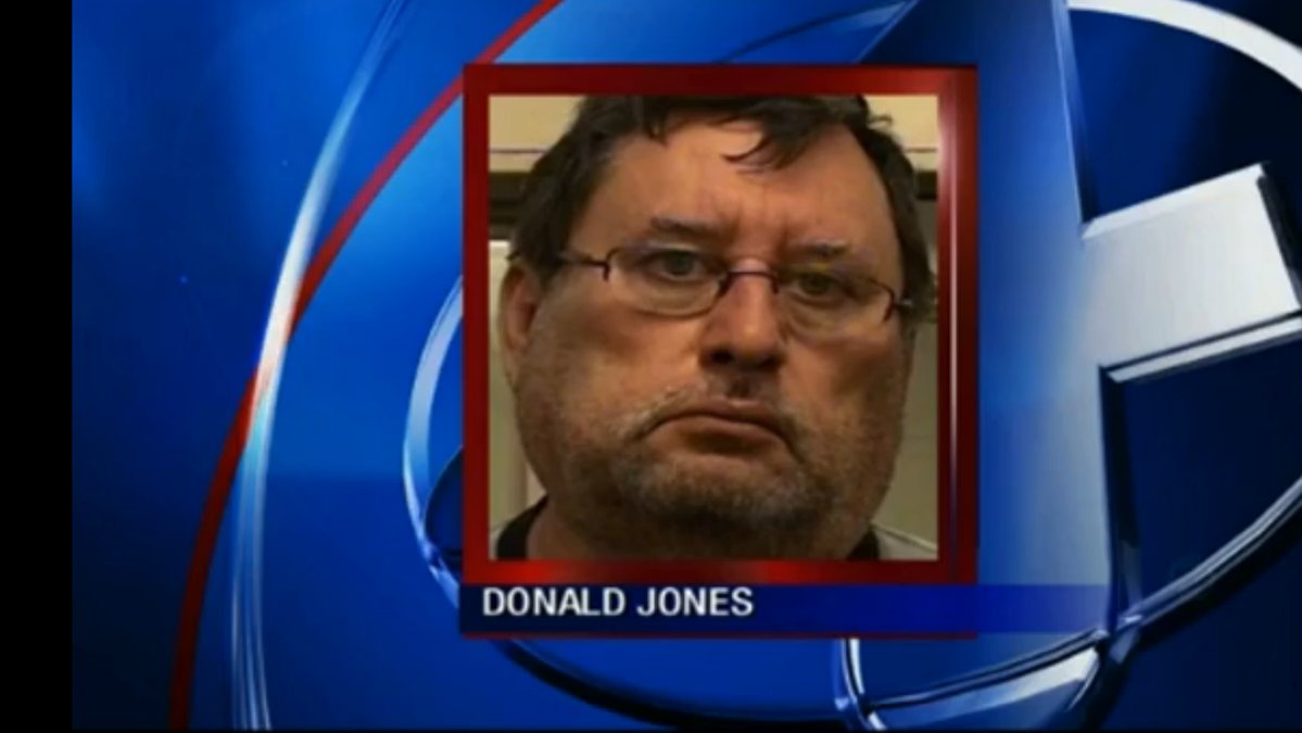 Nu är Jones misstänkt för narkotikainnehav.